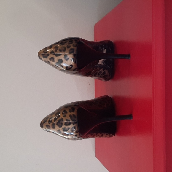 🌻 2/$30 Leopard Wet Seal Heels - Picture 5 of 5